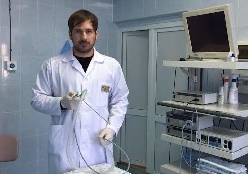 Врач краевой детской больницы извлёк булавку из дыхательных путей 5-месячного ребенка Врач краевой детской больницы извлёк булавку из дыхательных путей 5-месячного ребенка