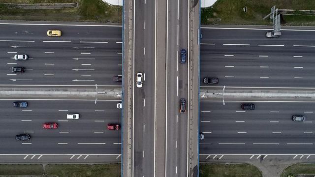 В России на дорогах разрешат скорость до 130 км/ч В России на дорогах разрешат скорость до 130 км/ч