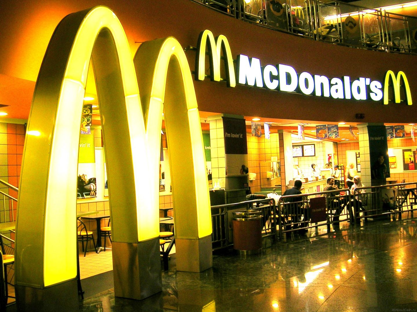 Mc станет новым названием сети ресторанов McDonald s в России