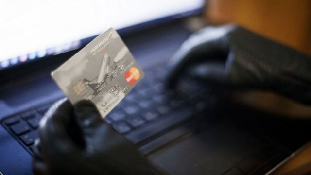 Ставрополец помог задержать злоумышленника, обналичившего его банковскую карту Ставрополец помог задержать злоумышленника, обналичившего его банковскую карту