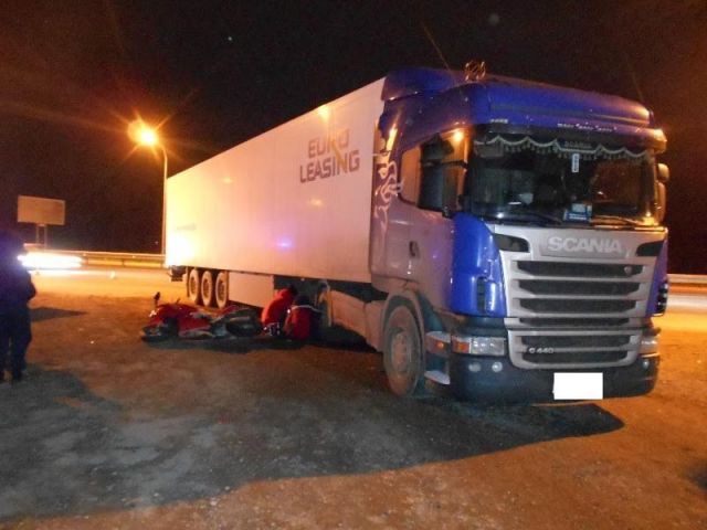 На Ставрополье при столкновении с грузовой фурой погиб мотоциклист На Ставрополье при столкновении с грузовой фурой погиб мотоциклист