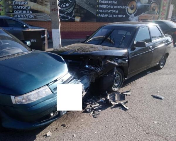 В Ипатово в ДТП пострадали 3 человека, в том числе ребёнок В Ипатово в ДТП пострадали 3 человека, в том числе ребёнок