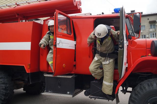 Ставропольские спасатели потушили пожар на крыше одного из корпусов ЗАО «Ставропольский бройлер» Ставропольские спасатели потушили пожар на крыше одного из корпусов ЗАО «Ставропольский бройлер»