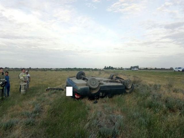 На Ставрополье перевернулась легковушка, три человека пострадали На Ставрополье перевернулась легковушка, три человека пострадали