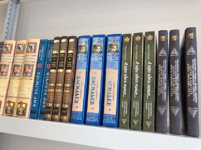 Новая школа в Ставрополе получила в подарок 1200 книг Новая школа в Ставрополе получила в подарок 1200 книг