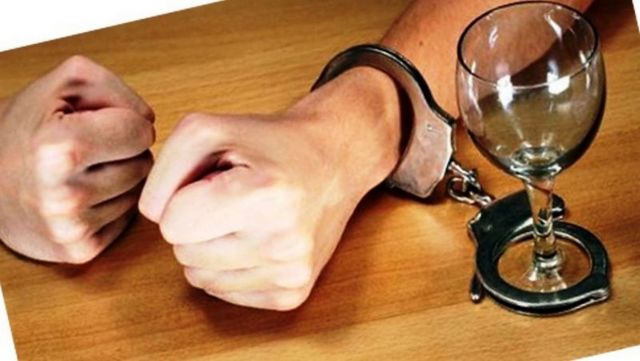 Россияне поддерживают запрет на продажу спиртного до 21 года Россияне поддерживают запрет на продажу спиртного до 21 года