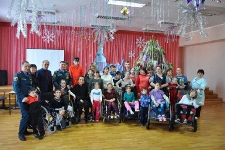 Сотрудники МЧС Ставрополья поздравили воспитанников детского дома-интерната Сотрудники МЧС Ставрополья поздравили воспитанников детского дома-интерната