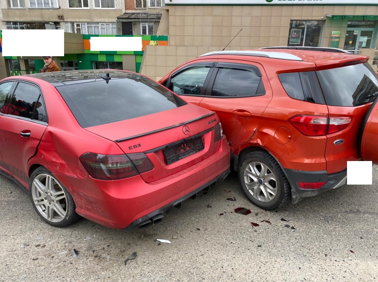 В центре Ставрополя произошло ДТП, погиб человек В центре Ставрополя произошло ДТП, погиб человек