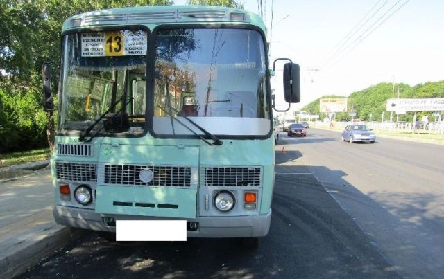 В Ставрополе при экстренном торможении в автобусе упала пожилая женщина В Ставрополе при экстренном торможении в автобусе упала пожилая женщина