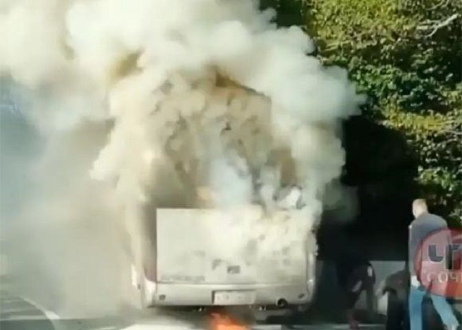 Рейсовый автобус «Ставрополь — Адлер» загорелся в Сочи Рейсовый автобус «Ставрополь — Адлер» загорелся в Сочи