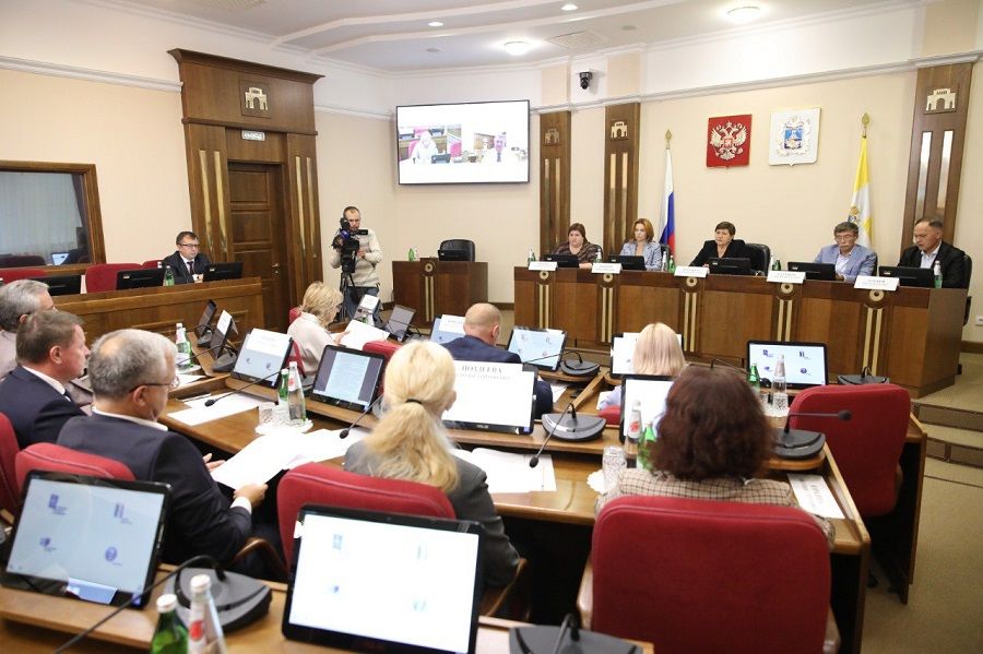 Краевые законодатели поддержали увеличение финансирования программы Социальная поддержка граждан