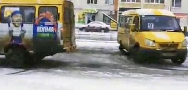 ГИБДД проводит проверку после дрифта, который устроили водители маршруток в Ставрополе ГИБДД проводит проверку после дрифта, который устроили водители маршруток в Ставрополе