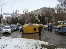В Невинномысске произошло ДТП с участием пассажирской «Газели» и двух «легковушек» В Невинномысске произошло ДТП с участием пассажирской «Газели» и двух «легковушек»