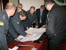 Полицейские отработали схемы действий в чрезвычайных ситуациях Полицейские отработали схемы действий в чрезвычайных ситуациях