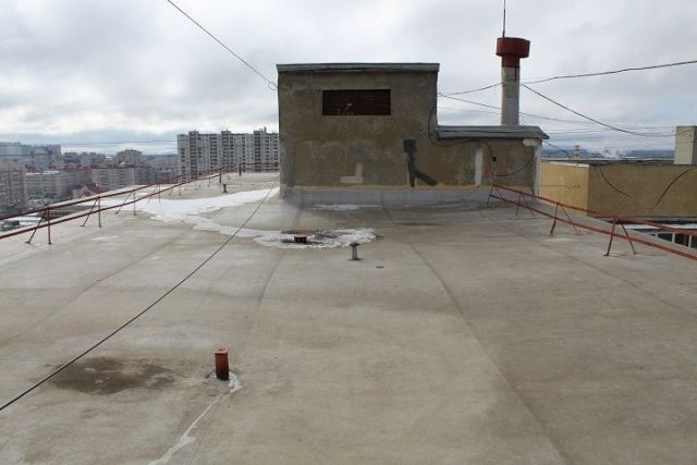 В Ставрополе из-за протечки крыши приостановили работу лифта В Ставрополе из-за протечки крыши приостановили работу лифта