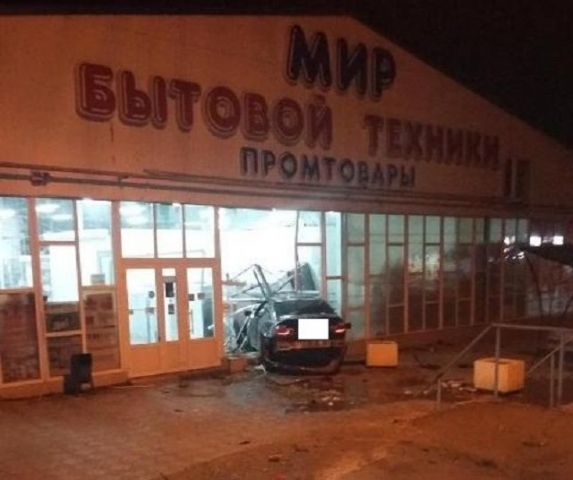 На Ставрополье нашли водителя, въехавшего в магазин и сбежавшего с места ДТП На Ставрополье нашли водителя, въехавшего в магазин и сбежавшего с места ДТП