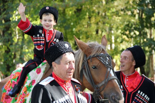 Обрядами, гуляниями и традиционной кухней отметили на Ставрополье юбилей окружного общества терских казаков Обрядами, гуляниями и традиционной кухней отметили на Ставрополье юбилей окружного общества терских казаков