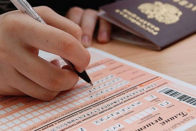 На Ставрополье двух выпускников за шпаргалки удалили с ЕГЭ На Ставрополье двух выпускников за шпаргалки удалили с ЕГЭ
