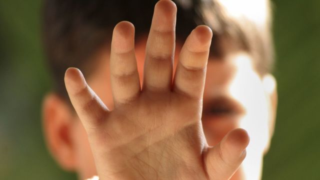 На Ставрополье трое подростков жестоко издевались над 10-летним мальчиком На Ставрополье трое подростков жестоко издевались над 10-летним мальчиком