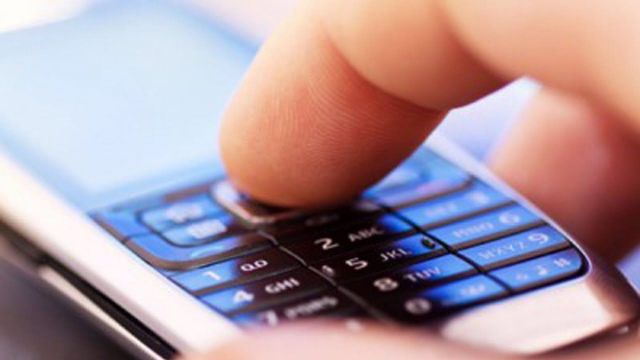 Ставропольчанка разрешила незнакомцу позвонить с её телефона и лишилась денег на банковском счёте Ставропольчанка разрешила незнакомцу позвонить с её телефона и лишилась денег на банковском счёте
