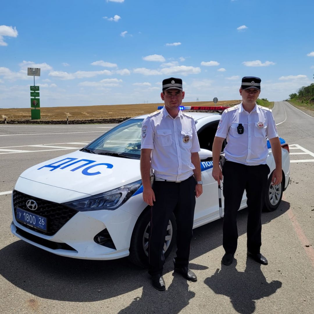 На Ставрополье автоинспекторы помогли водителю сломавшегося автобуса с 40 пассажирами