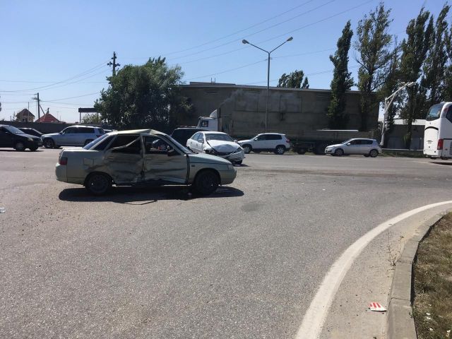В Ставрополе в результате ДТП 4 человека доставлены в больницу В Ставрополе в результате ДТП 4 человека доставлены в больницу