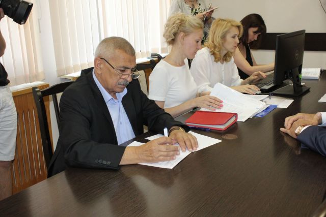 Пятый претендент на пост главы Ставрополья подал документы в Избирком Пятый претендент на пост главы Ставрополья подал документы в Избирком