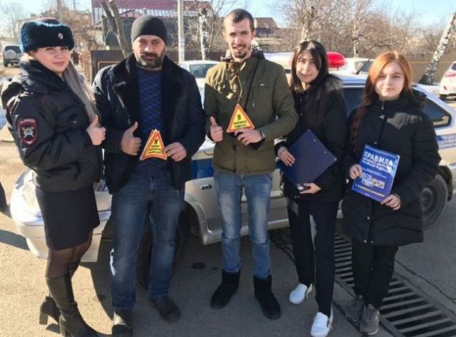 В Ставропольском крае волонтёры предлагают автомобилистам сдать экспресс-экзамен по ПДД В Ставропольском крае волонтёры предлагают автомобилистам сдать экспресс-экзамен по ПДД
