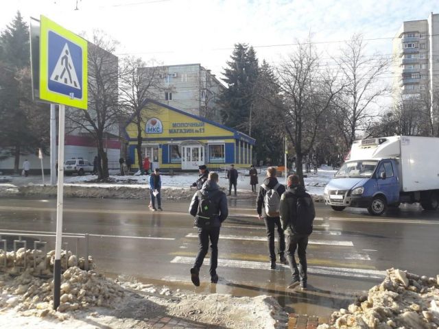 В Ставрополе по вине молодого водителя пострадал ребёнок В Ставрополе по вине молодого водителя пострадал ребёнок