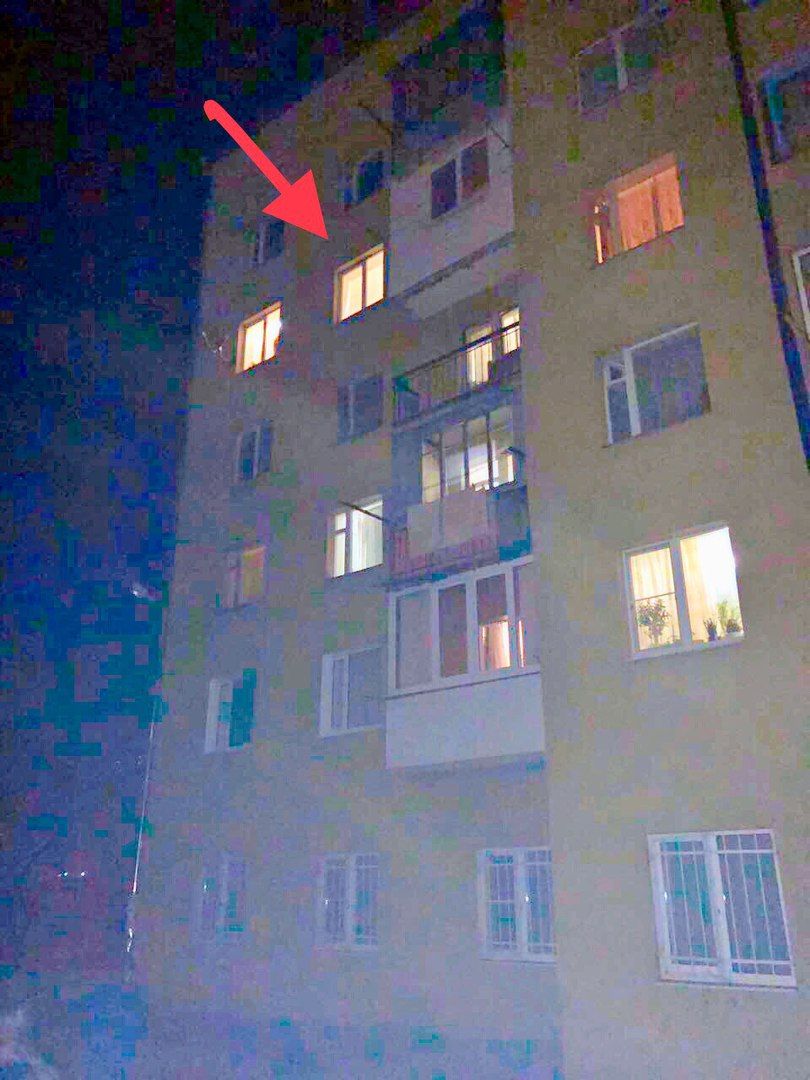 Полуторагодовалая девочка выпала из окна и погибла в Ставропольском крае Полуторагодовалая девочка выпала из окна и погибла в Ставропольском крае