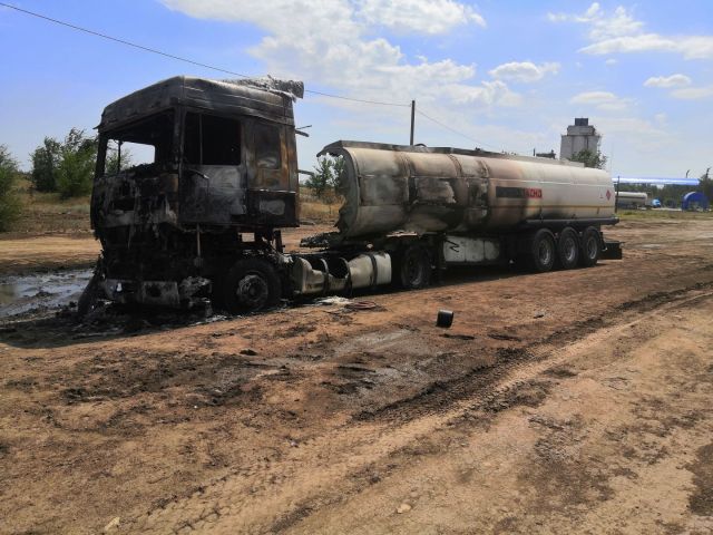 В Ставропольском крае на АЗС загорелся бензовоз В Ставропольском крае на АЗС загорелся бензовоз