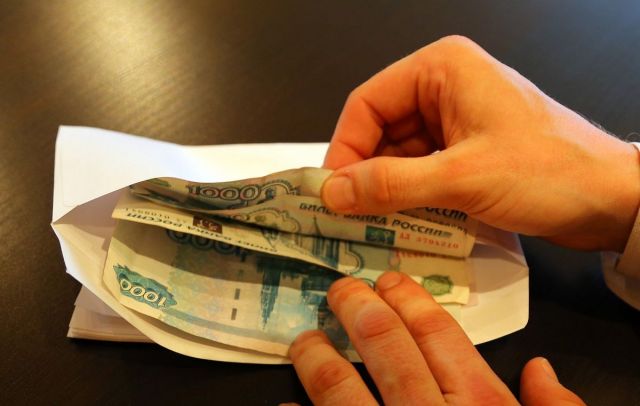 Житель Ставрополья подозревается в даче взятки полицейскому Житель Ставрополья подозревается в даче взятки полицейскому