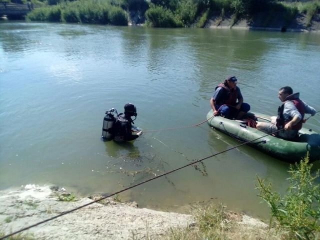 Водолазы обнаружили на дне Правоегорлыкского канала тело 9-летнего ребёнка Водолазы обнаружили на дне Правоегорлыкского канала тело 9-летнего ребёнка