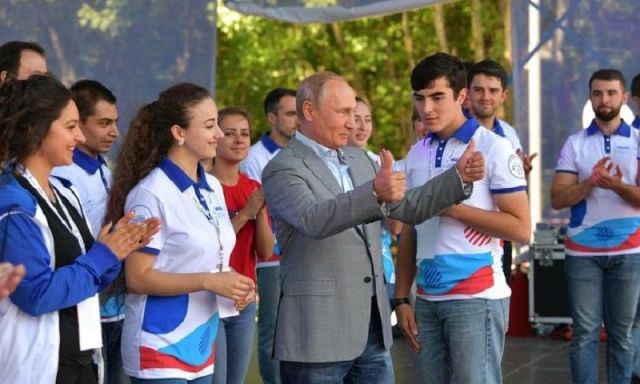 На форуме «Машук — 2018» Владимир Путин заявил, что добровольцы часто работают эффективнее чиновников На форуме «Машук — 2018» Владимир Путин заявил, что добровольцы часто работают эффективнее чиновников