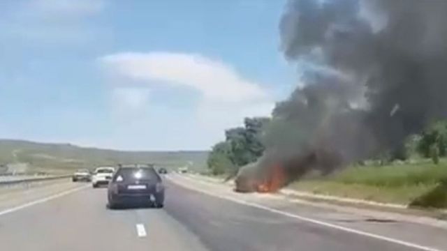 На трассе «Ставрополь-Невинномысск» сгорела легковушка На трассе «Ставрополь-Невинномысск» сгорела легковушка
