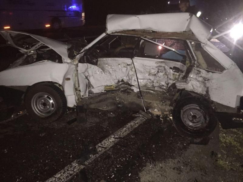 На Ставрополье столкнулись две легковушки, погибли два человека На Ставрополье столкнулись две легковушки, погибли два человека