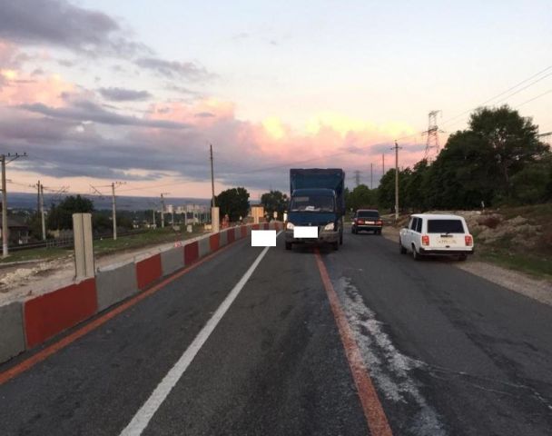 Около Кисловодска под колёсами автомобиля погиб пешеход Около Кисловодска под колёсами автомобиля погиб пешеход