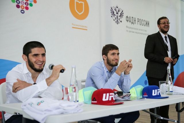 Именитые бойцы UFC пообщались с участниками форума «Машук» Именитые бойцы UFC пообщались с участниками форума «Машук»