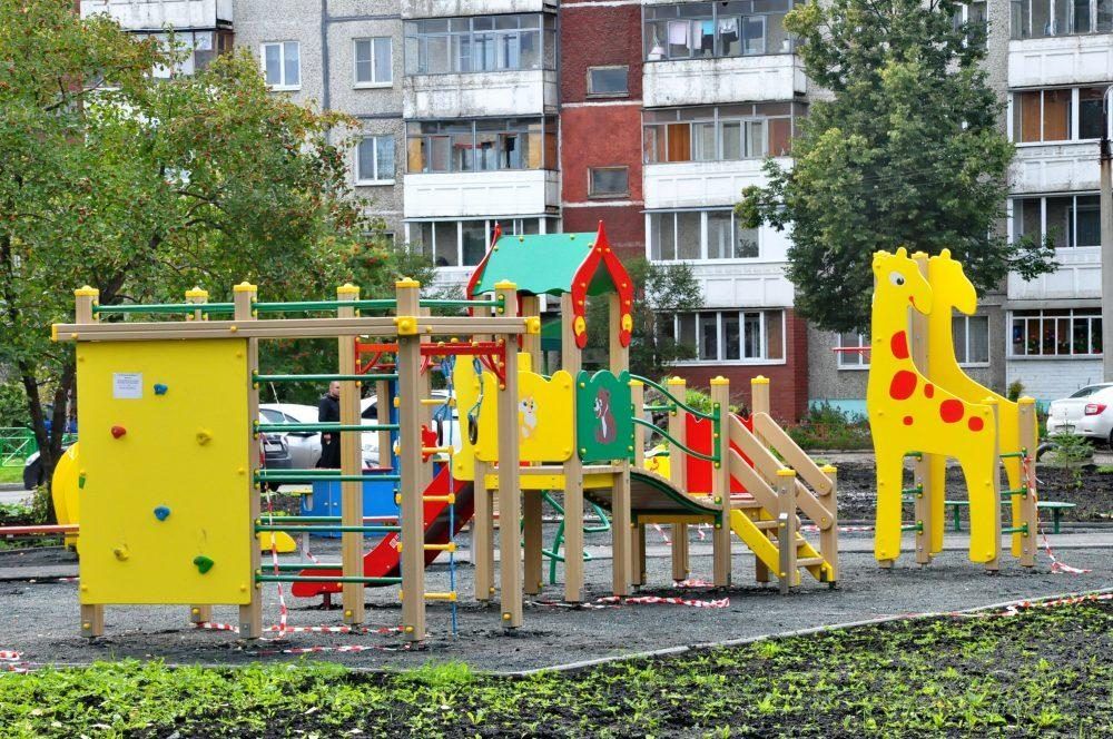 В Невинномысске в самом разгаре работы по обновлению дворов В Невинномысске в самом разгаре работы по обновлению дворов