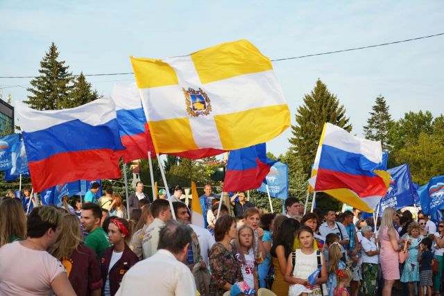 В День российского флага жителей и гостей Ставрополя ждут десятки праздничных площадок В День российского флага жителей и гостей Ставрополя ждут десятки праздничных площадок