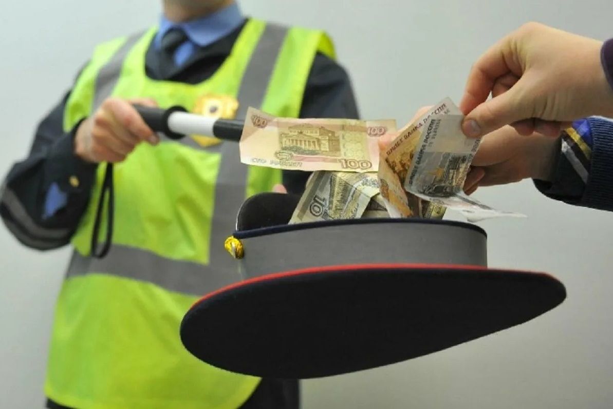 Свыше 4 миллионов рублей взяток получили от подчинённых сотрудники ГИБДД на Ставрополье