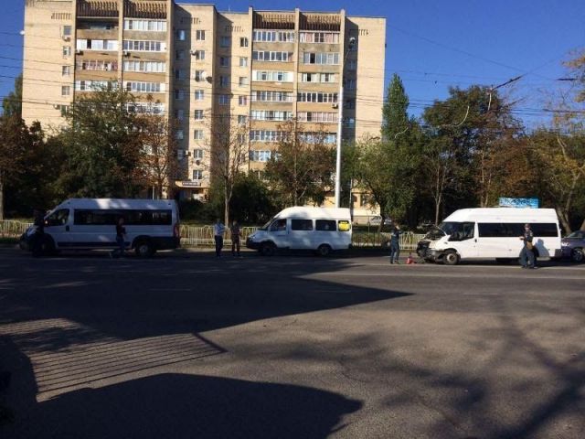 В Ставрополе столкнулись пассажирские маршрутки В Ставрополе столкнулись пассажирские маршрутки