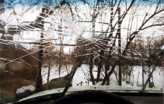 Жительница Ставрополья метнула топор в автомобиль знакомой Жительница Ставрополья метнула топор в автомобиль знакомой