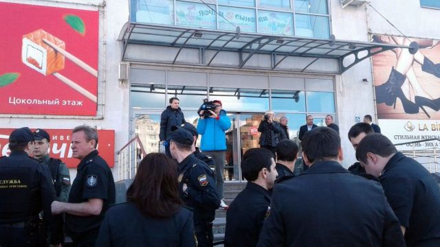 В эти минуты судебные приставы Ставрополья пытаются закрыть ТРЦ «Космос» и ТЦ «Москва» В эти минуты судебные приставы Ставрополья пытаются закрыть ТРЦ «Космос» и ТЦ «Москва»