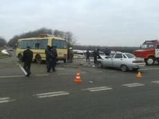 На Ставрополье «легковушка» столкнулась с рейсовым автобусом На Ставрополье «легковушка» столкнулась с рейсовым автобусом