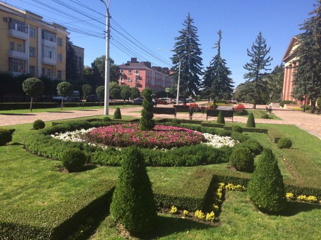 Цветники и скверы Ставрополя готовят к празднованию Дня города и края Цветники и скверы Ставрополя готовят к празднованию Дня города и края