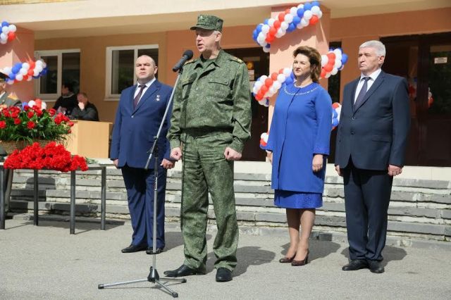 В Ставрополе Александр Бастрыкин поздравил с присягой учеников кадетского класса В Ставрополе Александр Бастрыкин поздравил с присягой учеников кадетского класса