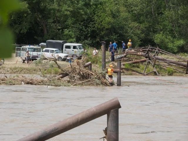 На восстановление водовода в Кочубеевском районе уйдет около полутора месяцев На восстановление водовода в Кочубеевском районе уйдет около полутора месяцев