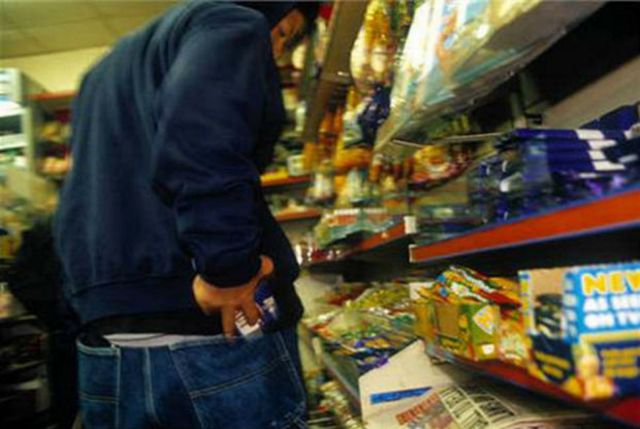 26-летний житель Пятигорска подозревается в кражах из продуктовых магазинов 26-летний житель Пятигорска подозревается в кражах из продуктовых магазинов