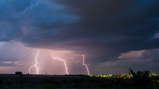 На Ставрополье в ближайшие дни ожидаются сильный дождь, гроза и град На Ставрополье в ближайшие дни ожидаются сильный дождь, гроза и град